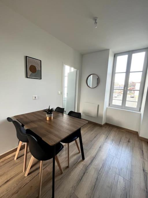 Le Duplex Tout Confort Bressuire Exteriér fotografie